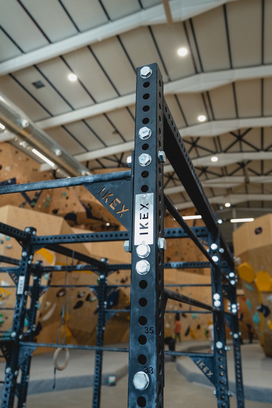 Detalle de una instalación de escalada y entrenamiento