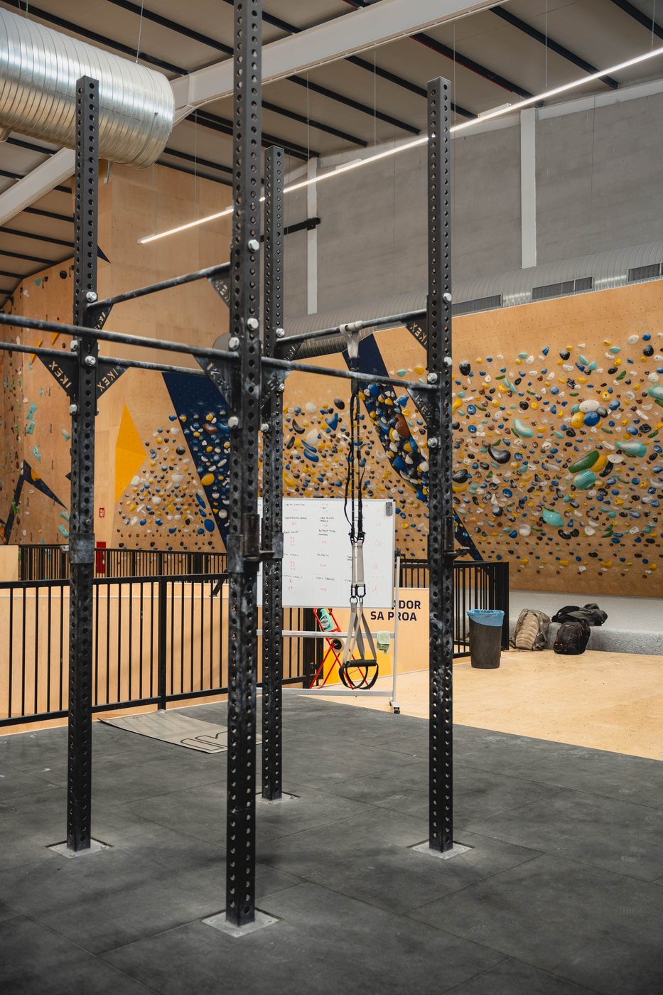 Espacio de calistenia y escalada equipado por IKEX
